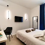 Guesthouse Linaio - The House Of Travelers