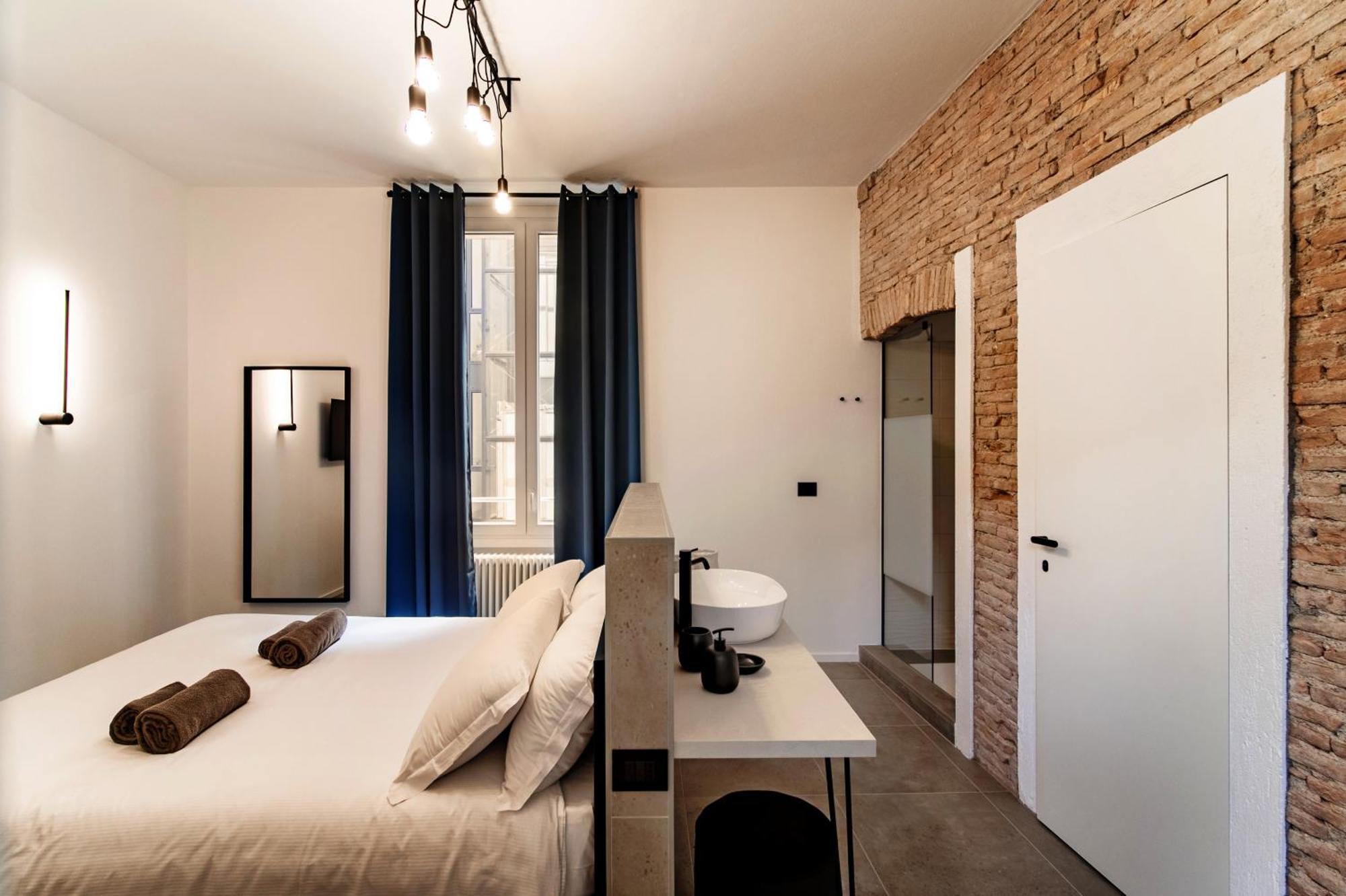 Linaio - The House Of Travelers * Como