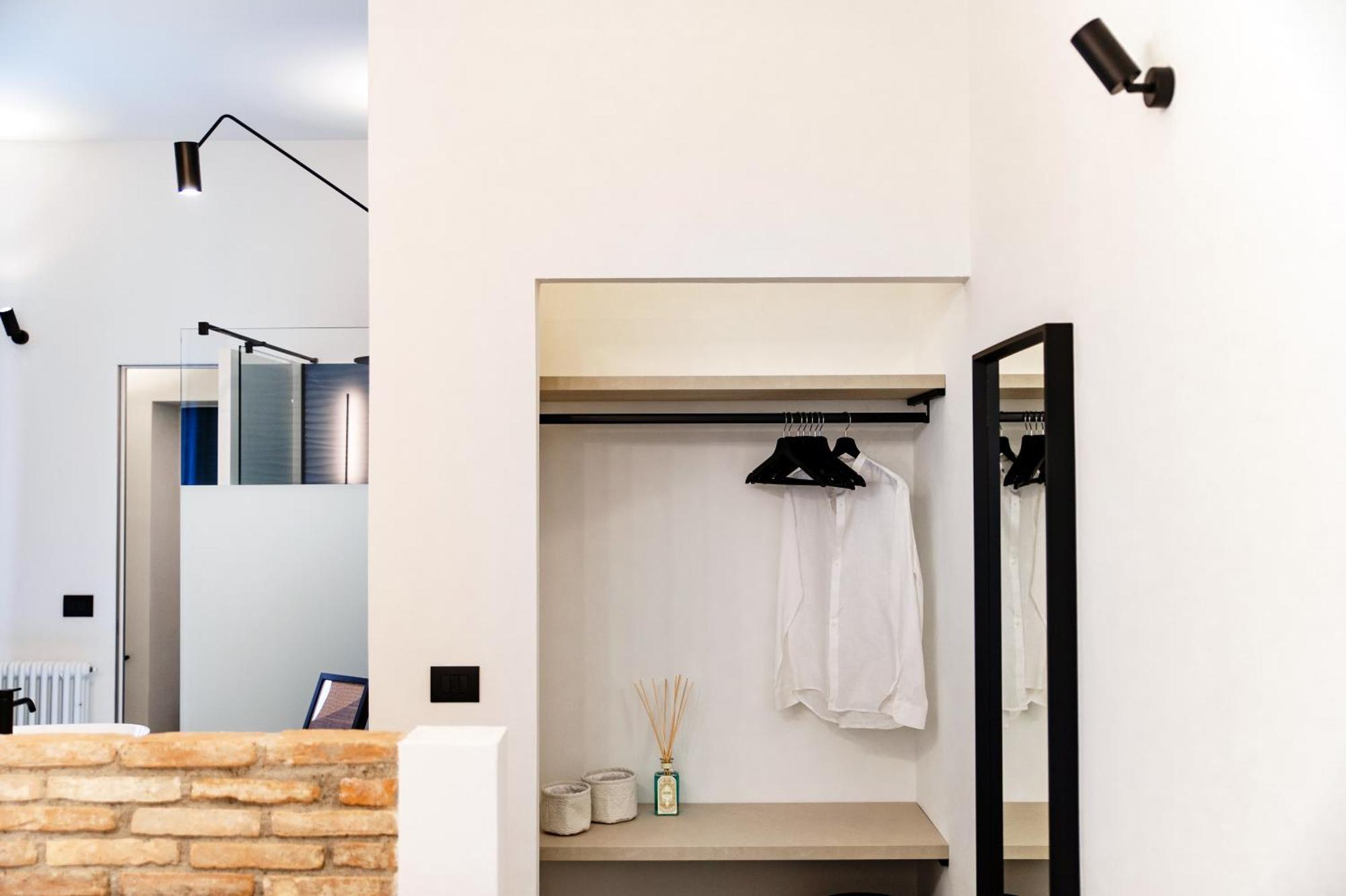 Linaio - The House Of Travelers Guest house Como